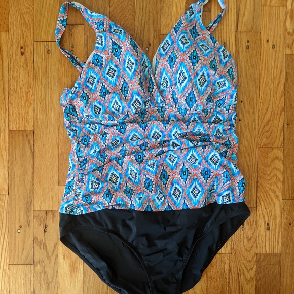 Jantzen Geometric Swimsuit - Picture 1 of 7